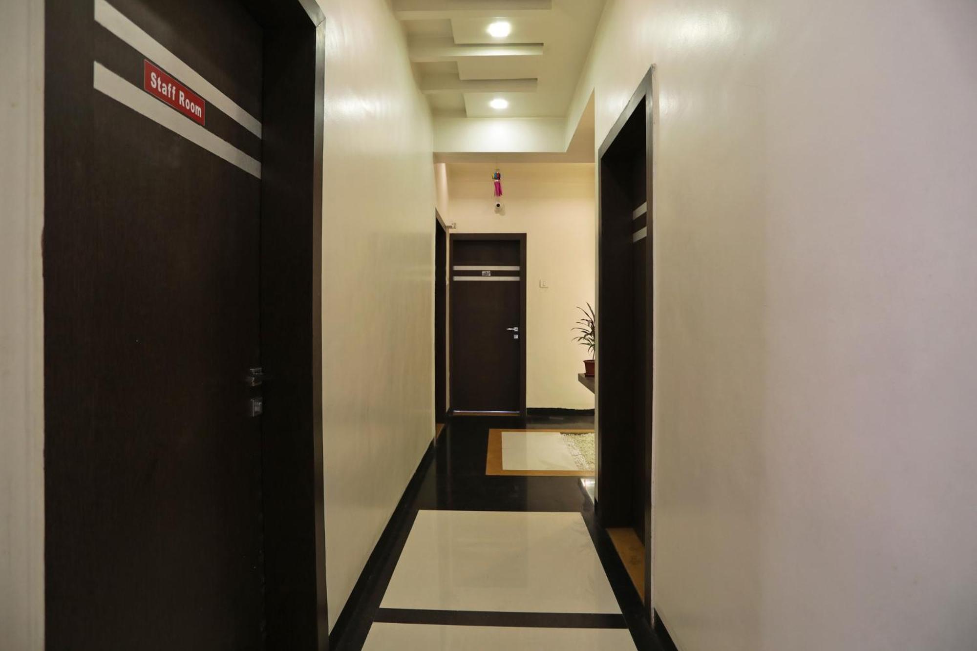 Hotel O Everest Inn Hotel Пюн Екстериор снимка